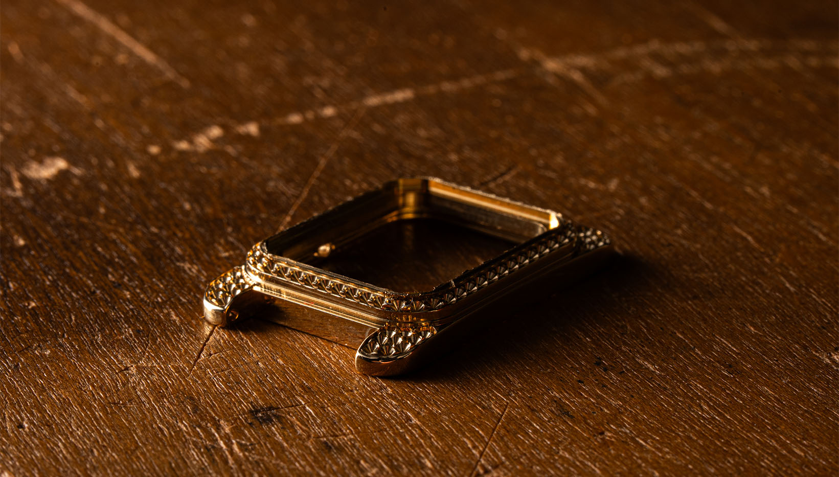 cassa orologio dorata