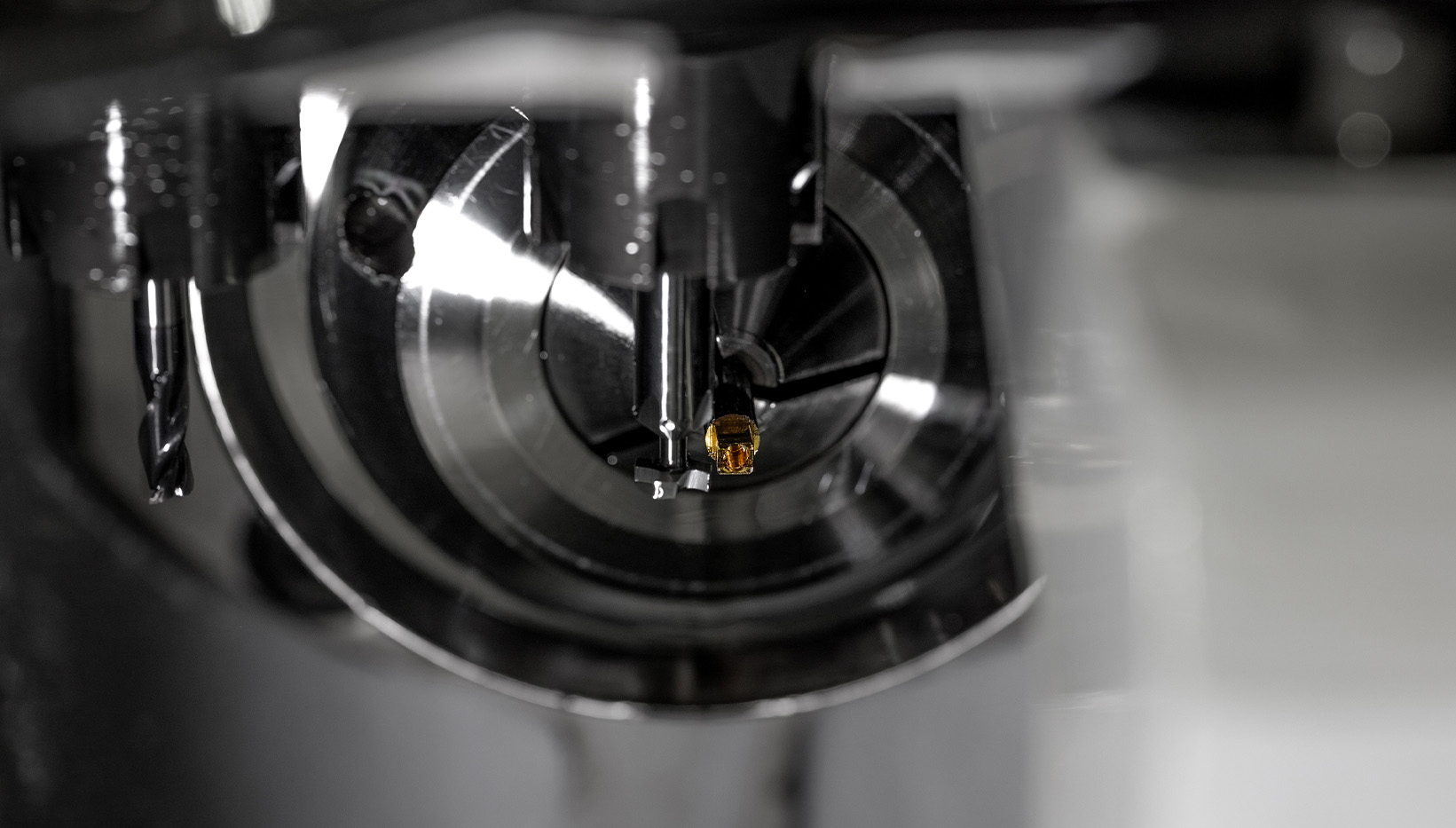 cassa orologio dorata